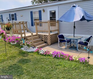 109 Ricklin Dr, Leola, PA 17540