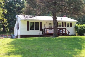 13 Langenbach Rd, East Greenbush, NY 12061
