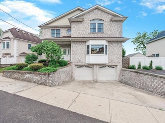12 Pleasant Ave, Port Washington, NY 11050