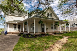 212 Holmes St, Prairie Grove, AR 72753