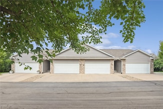 5752 Oakwood Ave NE Unit 3, Cedar Rapids, IA 52402