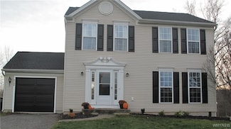 6344 Green Valley Ln, Lockport, NY 14094