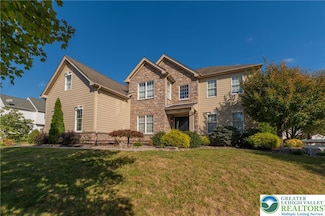 1674 Red Oak Ln, MacUngie, PA 18062