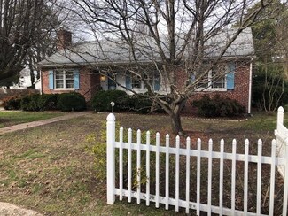 36 Claybrook Ave, Kilmarnock, VA 22482
