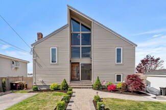 60 Ocean Ave, North Weymouth, MA 02191