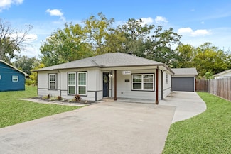 2106 N Galveston Ave, Pearland, TX 77581