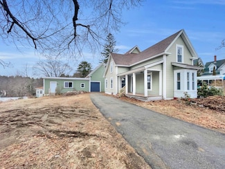 33 S Main St, Pittsfield, NH 03263