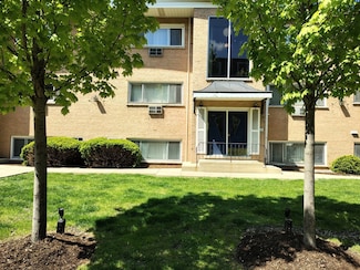 405 Wesley Ave Unit 4, Oak Park, IL 60302