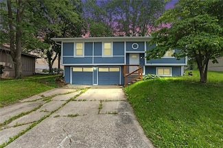 113 SW 21st St, Oak Grove, MO 64075