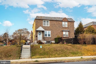 945 Fariston Dr, Drexel Hill, PA 19026
