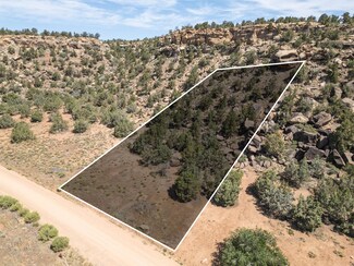 1084 W Foothill Dr N, Apple Valley, UT 84737