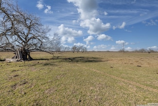 5824 Texas 97, Nixon, TX 78140