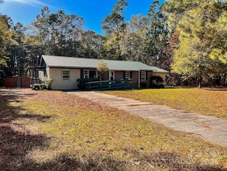 405 W Inwood St, Bethune, SC 29009