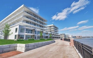 3 Somerset Ln Unit 615, Edgewater, NJ 07020