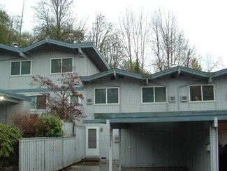 2315 S Pinebrook Ln, Des Moines, WA 98198