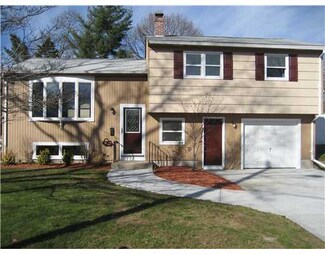 7 Joelle Ct, Warwick, RI 02889