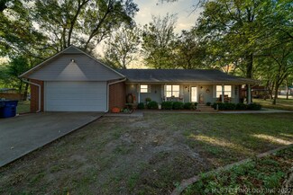 1003 N Osage St, Chouteau, OK 74337