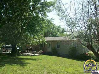 10041 Valleyview Dr, Ozawkie, KS 66070