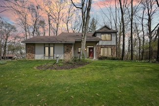 5082 Knob Hill Dr NE, Grand Rapids, MI 49525