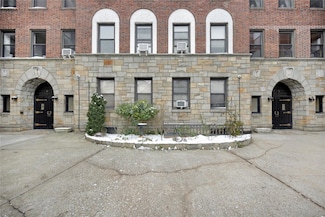 7716 Austin St Unit 2K, Forest Hills, NY 11375