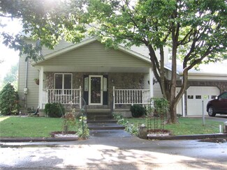 707 North St, Bartelso, IL 62218