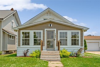 165 Hayes St SW, Cedar Rapids, IA 52404