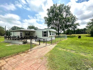 516 Walnut Hill Rd, Centralia, IL 62801