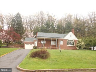 1903 Oak Rd, Pottsville, PA 17901