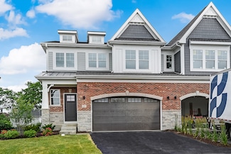 137 Harding Ave, Glen Ellyn, IL 60137