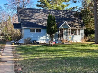 7629 Rivers Bend Dr, Hiawatha Township, MI 49854