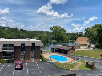 130 Wilshire Dr Unit 34, Hollister, MO 65672