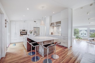 19 Pilgrim Dr, Winchester, MA 01890