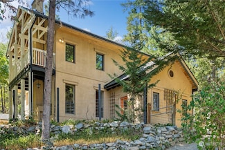 12725 S Lakeshore Rd, Chelan, WA 98816