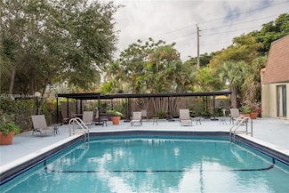16950 W Dixie Hwy Unit 320, North Miami Beach, FL 33160