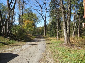 2050 ToMcO Ln, White Oak, PA 15131