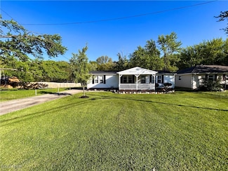 1627 Grandview Rd, Lake Milton, OH 44429