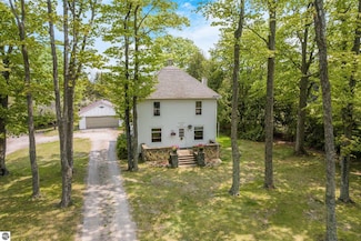 12570 N Cathead Point Rd, Northport, MI 49670