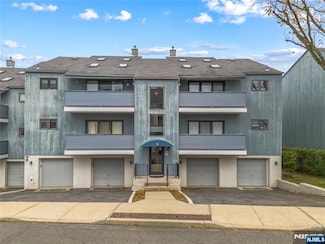 8 Domessina Ln Unit C1, Caldwell, NJ 07006