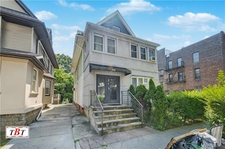 945 E 15th St, Brooklyn, NY 11230