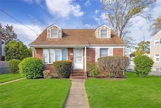 528 Coakley St, East Meadow, NY 11554