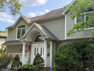 96 Nichols Dr, Paramus, NJ 07652
