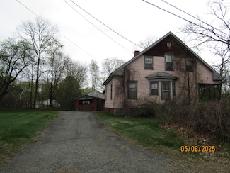 8 Water St, Milo, ME 04463