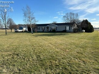 8516 W Camp Perry Western Rd, Oak Harbor, OH 43449
