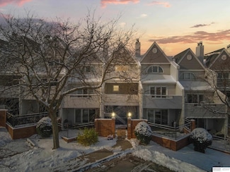 104 S 37th St Unit 3, Omaha, NE 68131