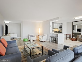 8380 Greensboro Dr Unit 626, McLean, VA 22102