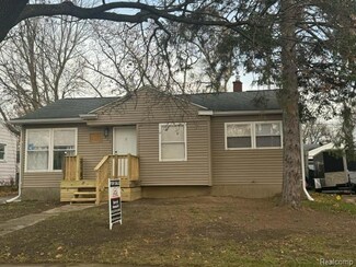 4822 Birchcrest Dr, Flint, MI 48504
