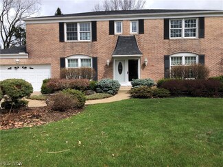 17976 Fox Hollow Dr, Strongsville, OH 44136