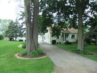2416 Commonwealth Ave, Joliet, IL 60435