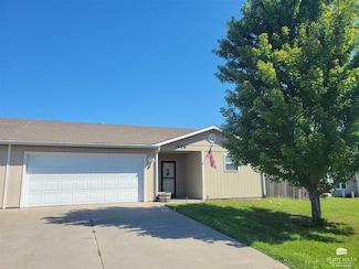 2928 Brookville Dr, Manhattan, KS 66502