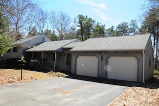 17 Michael Rd, Pocasset, MA 02559